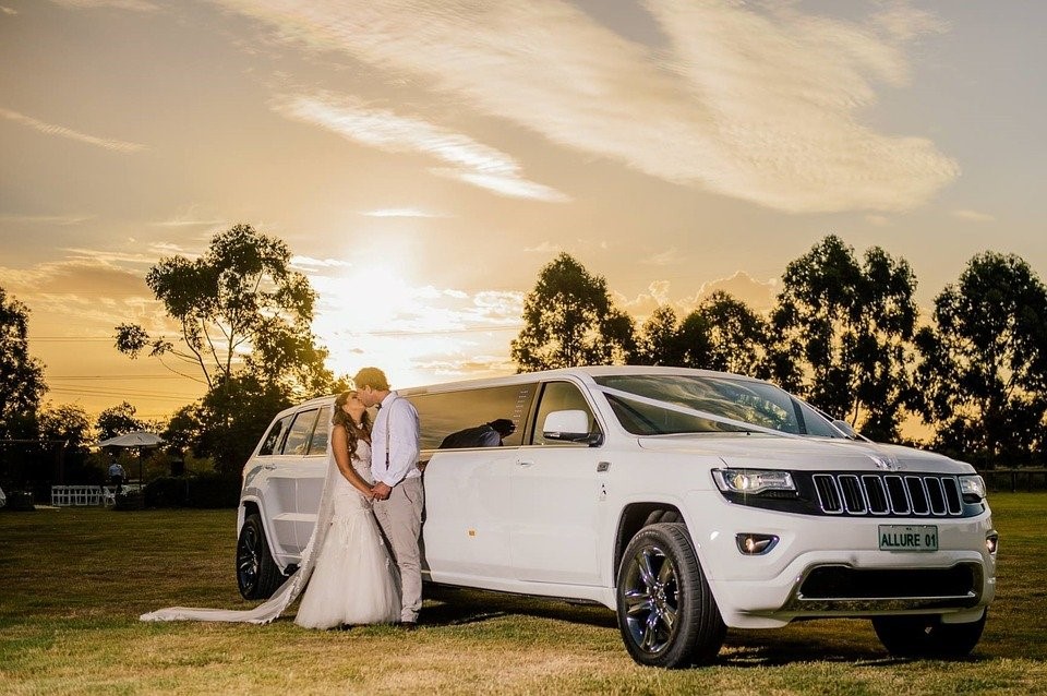 Get a limo for your wedding day